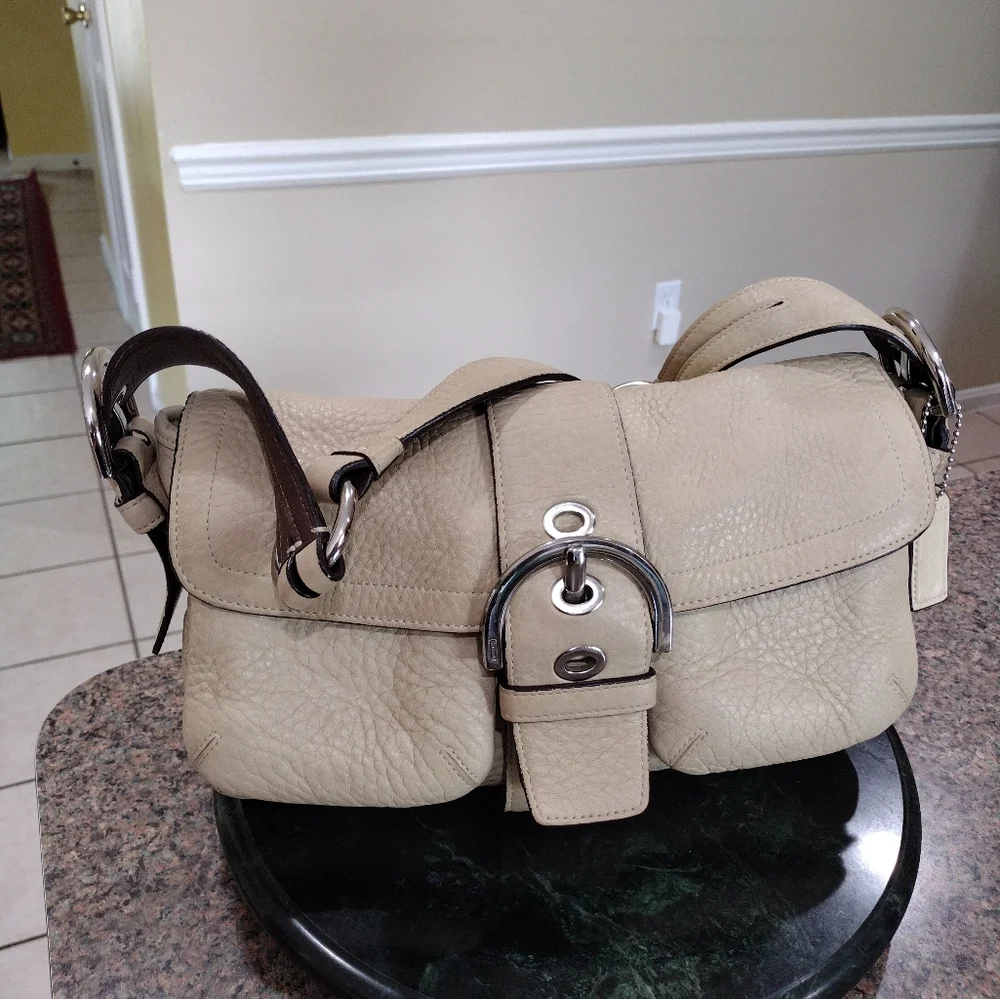 COACH Soho Biege/Cream Purse